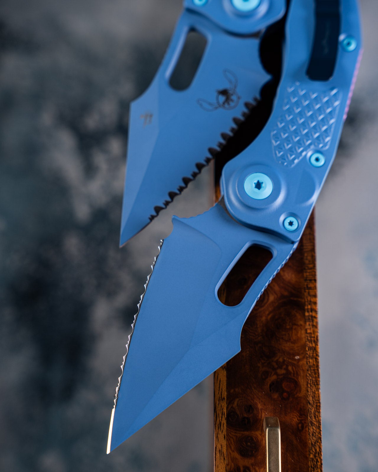 626 Stitch Auto Signature Series Serrated 3.75" Blade