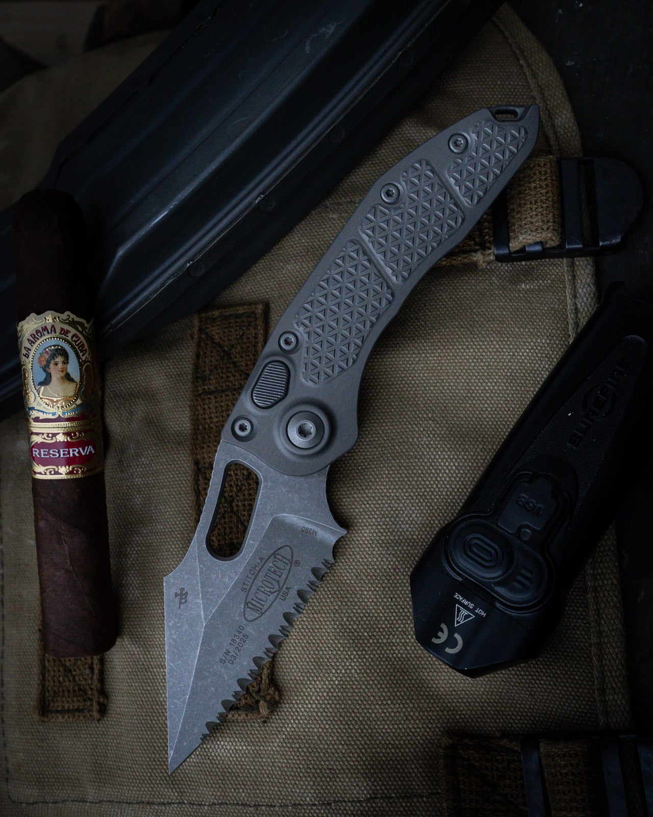 Stitch Automatic Apocalyptic Full Serrate Natural Clear Grey 3.75" Blade