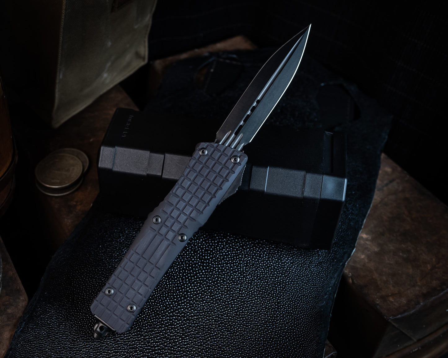 Microtech Combat Troodon D/E Delta Frag 142-1CT-DS (110) Fluted DLC Standard DLC Hardware Nickel Boron Internals Signature Series - RK