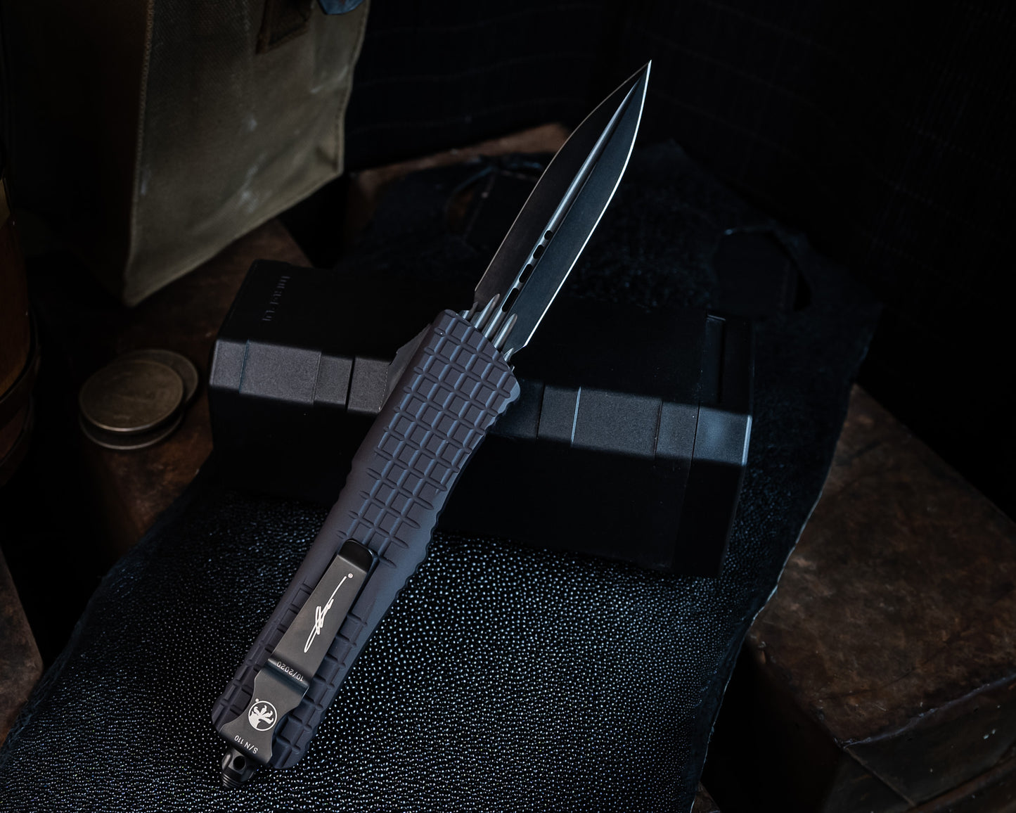 Microtech Combat Troodon D/E Delta Frag 142-1CT-DS (110) Fluted DLC Standard DLC Hardware Nickel Boron Internals Signature Series - RK