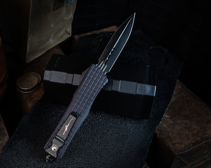 Microtech Combat Troodon D/E Delta Frag 142-1CT-DS (110) Fluted DLC Standard DLC Hardware Nickel Boron Internals Signature Series - RK