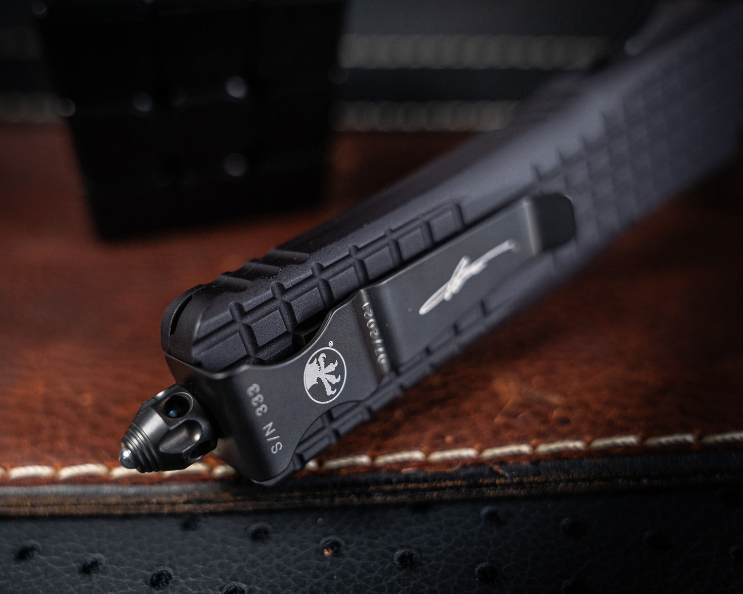 Microtech Combat Troodon D/E Delta Frag 142-3CT-DS Fluted DLC Full Serrated DLC Hardware Nickel Boron Internals Signature Series - RK