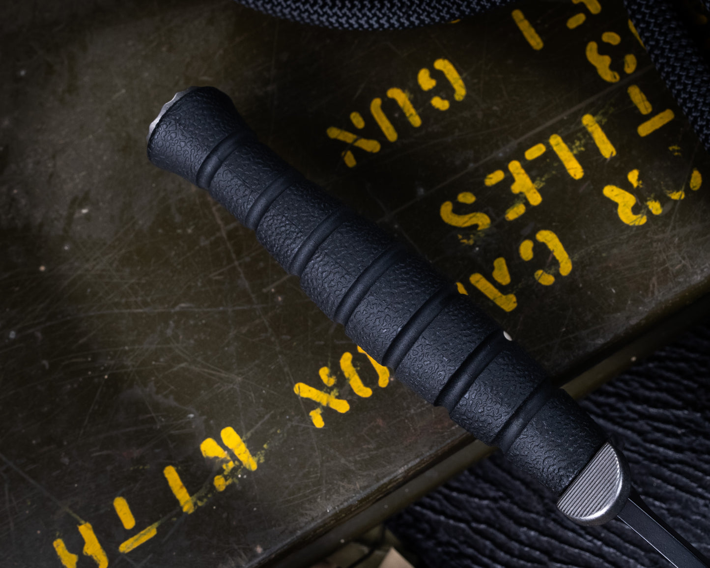 Defiant7 M320V Fixed Blade w/ Black Cerakote Blade