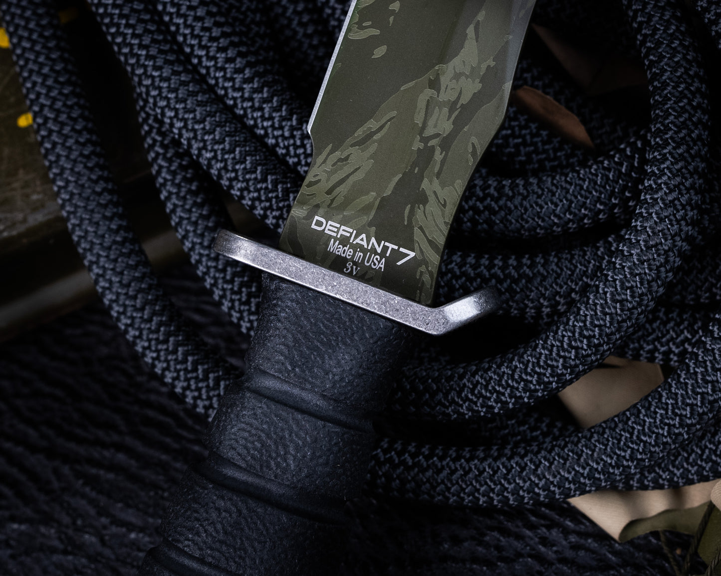 Defiant7 M320V Fixed Blade w/ Tiger Stripe Blade
