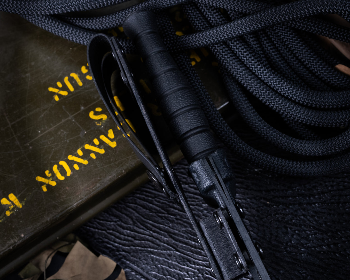 Defiant7 M320E Fixed Blade w/ Stonewashed Blade