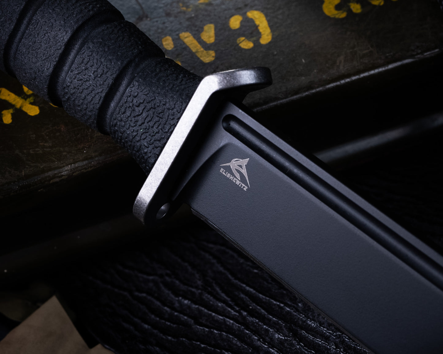 Defiant7 M320E Fixed Blade w/ Black Blade