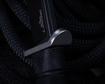 Defiant7 M320E Fixed Blade w/ Black Blade