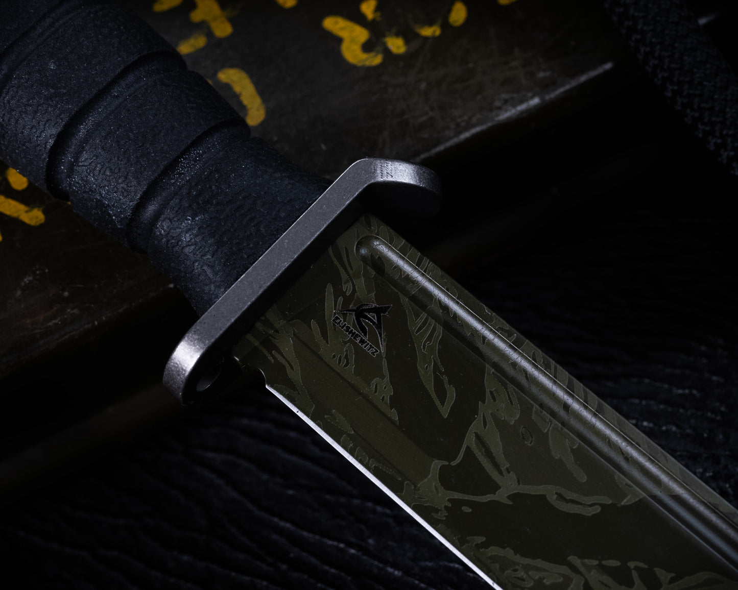 Defiant7 M320E Fixed Blade w/ Tiger Stripe Blade