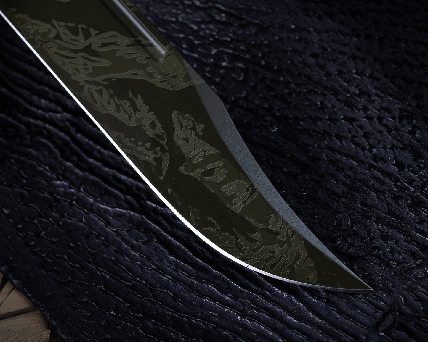 Defiant7 M320E Fixed Blade w/ Tiger Stripe Blade