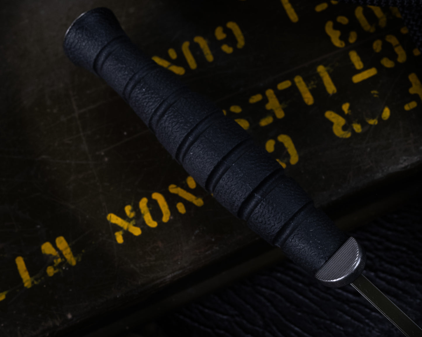 Defiant7 M320E Fixed Blade w/ Tiger Stripe Blade