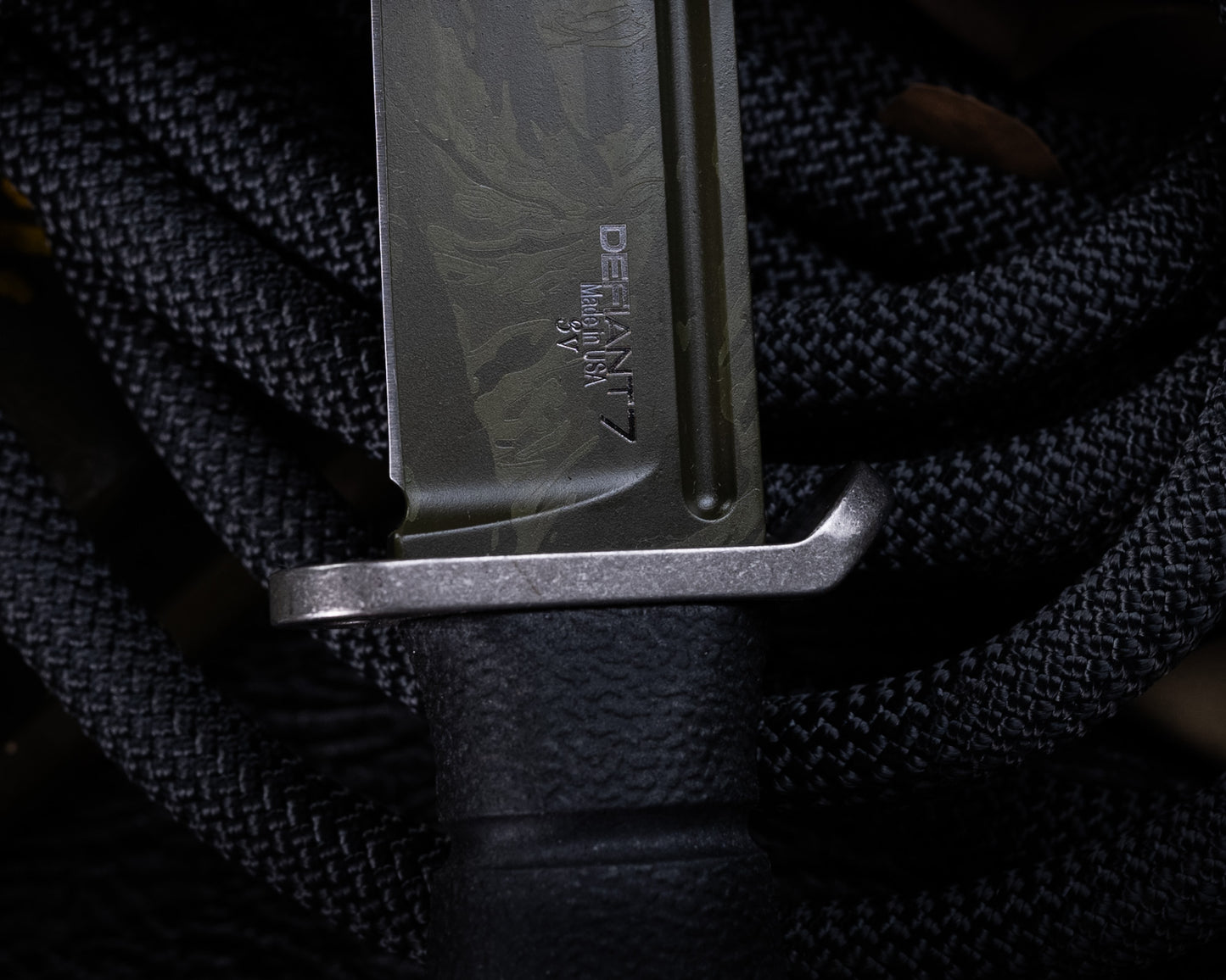 Defiant7 M320E Fixed Blade w/ Tiger Stripe Blade
