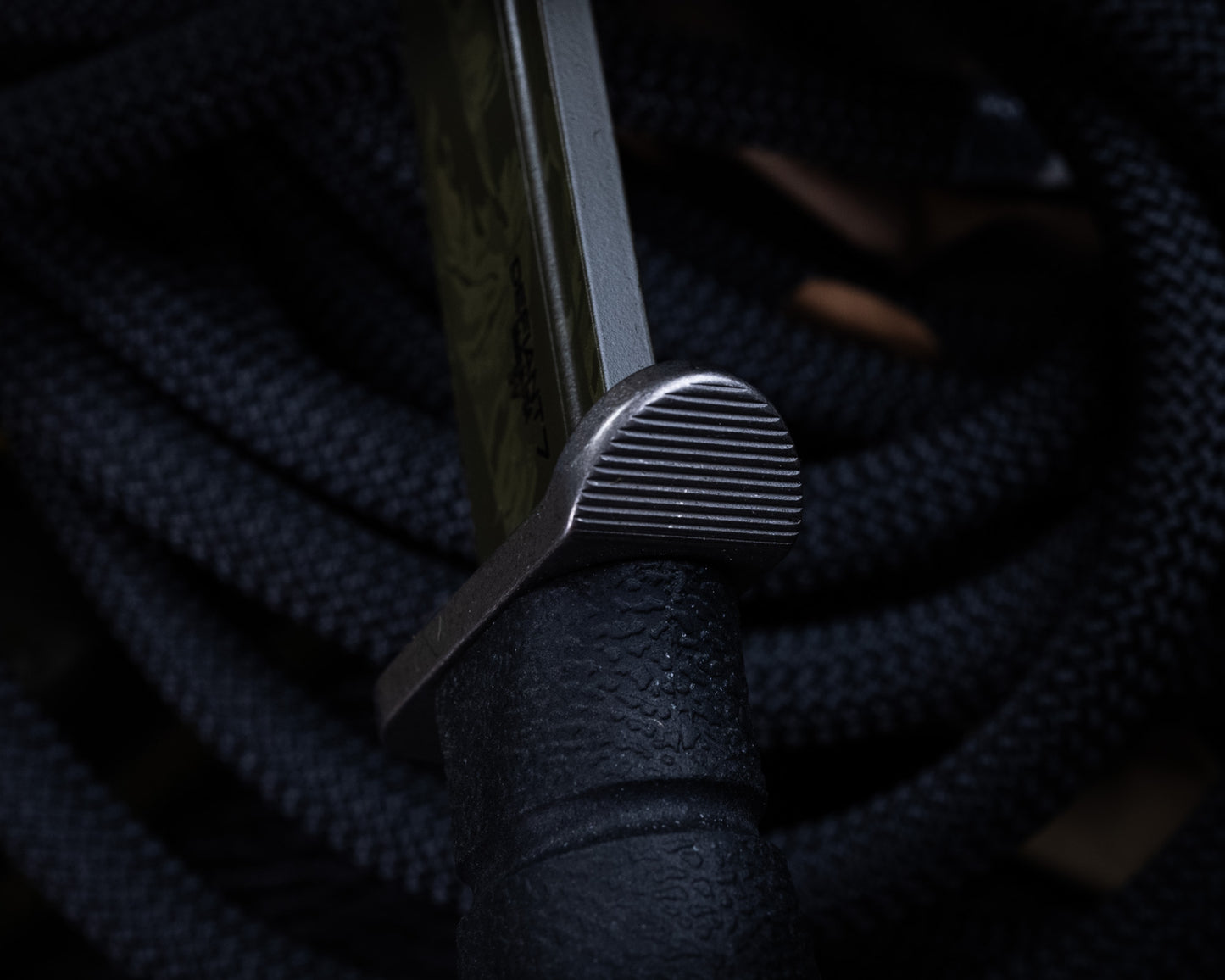 Defiant7 M320E Fixed Blade w/ Tiger Stripe Blade