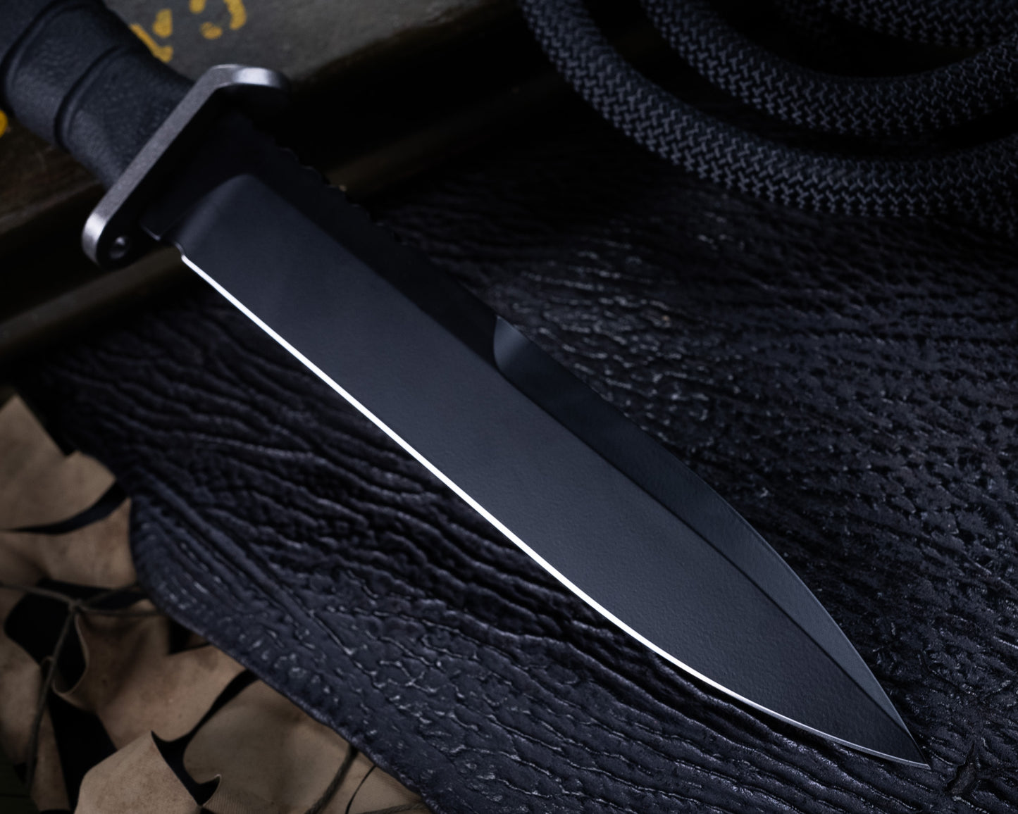 Defiant7 M320G Fixed Blade w/ Black Blade