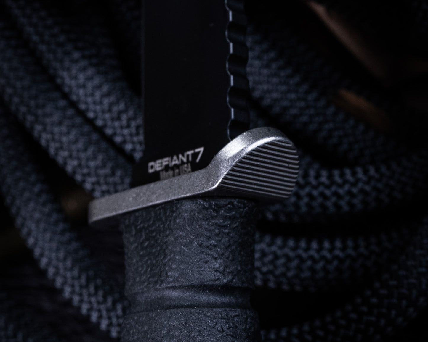 Defiant7 M320G Fixed Blade w/ Black Blade