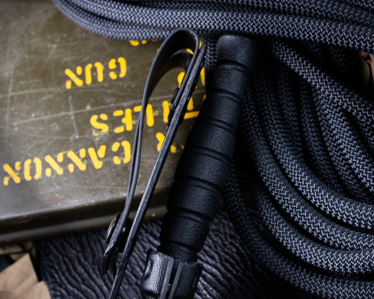 Defiant7 M320V Fixed Blade w/ Stonewash Blade