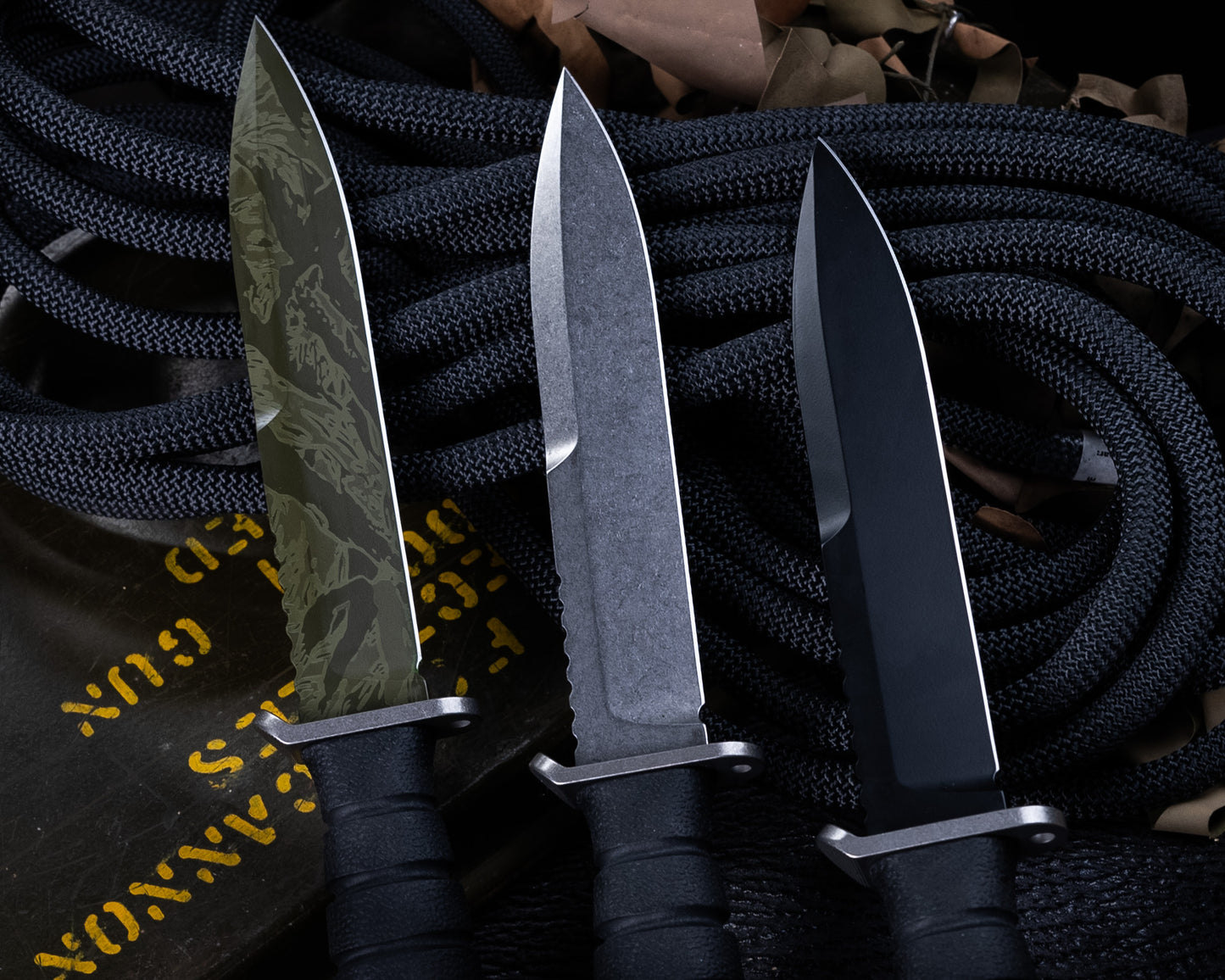 Defiant7 M320G Fixed Blade w/ Tiger Stripe Blade