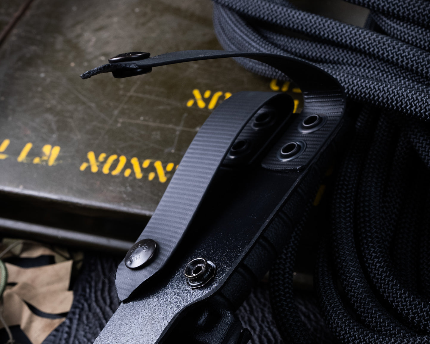 Defiant7 M320V Fixed Blade w/ Stonewash Blade