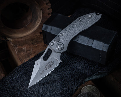 Stitch Automatic Apocalyptic Full Serrate Natural Clear Grey 3.75" Blade