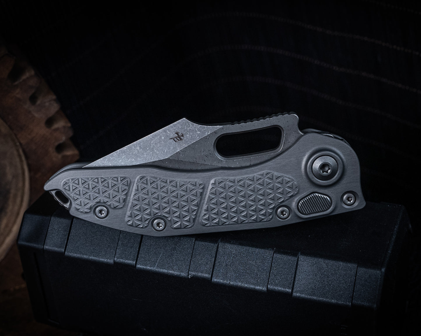 Stitch Automatic Apocalyptic Full Serrate Natural Clear Grey 3.75" Blade