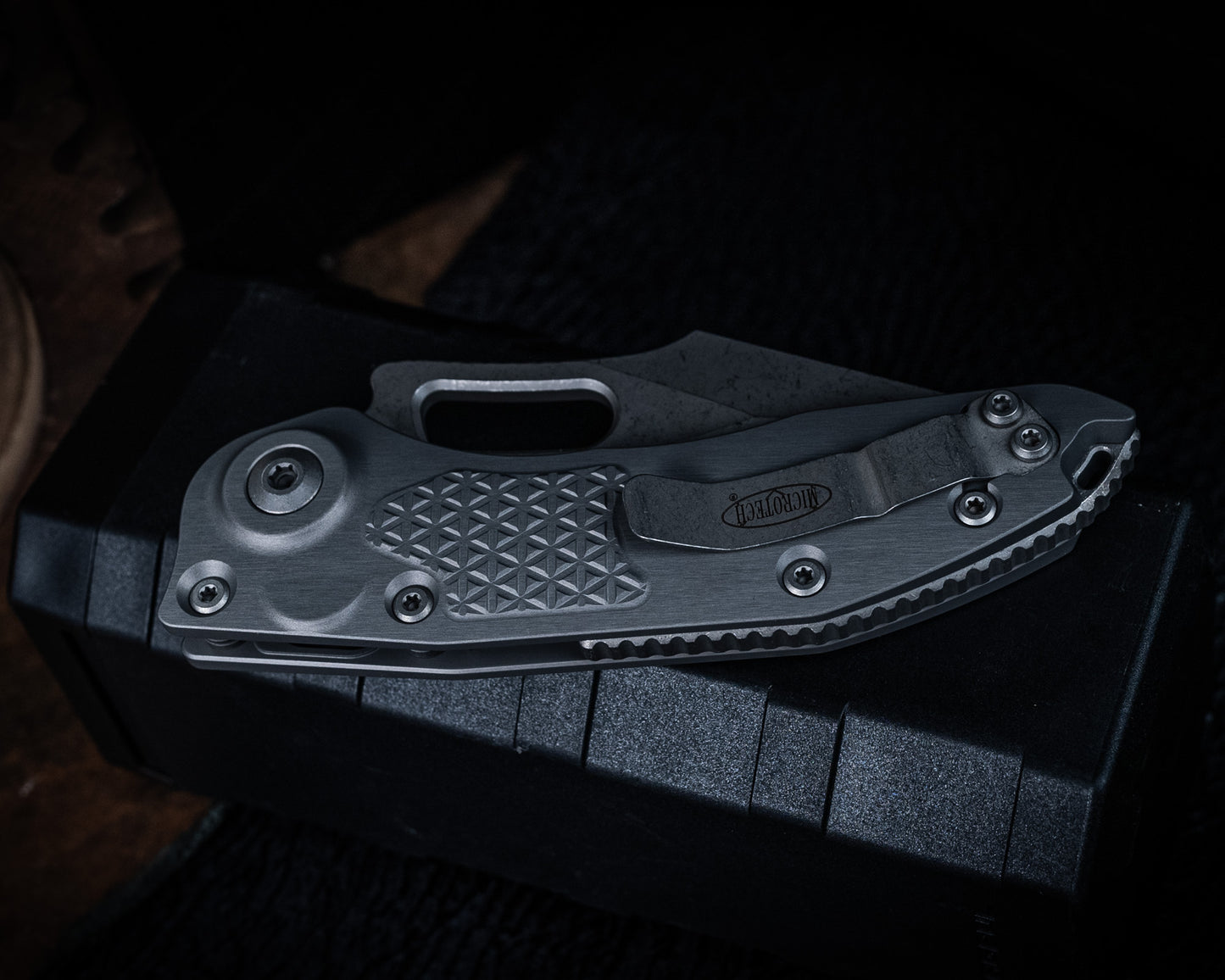 Stitch Automatic Apocalyptic Full Serrate Natural Clear Grey 3.75" Blade