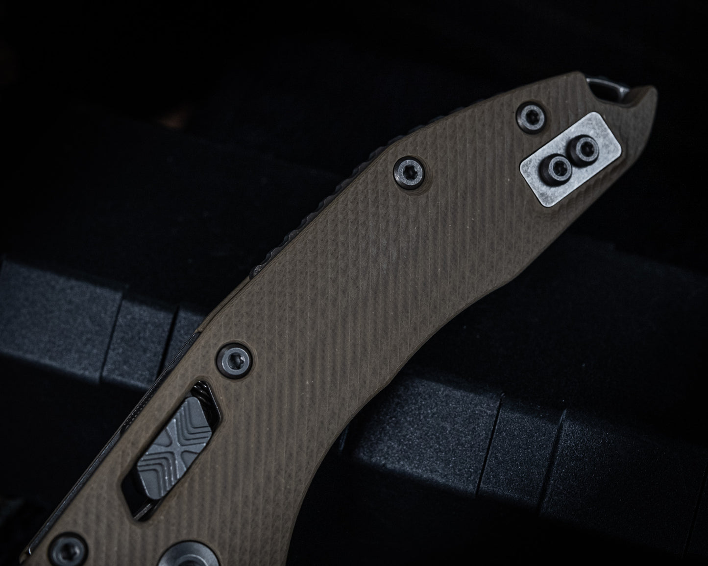 Stitch Ram-Lok Apocalyptic Fluted G-10 Tan Full Serrate 3.75" Blade